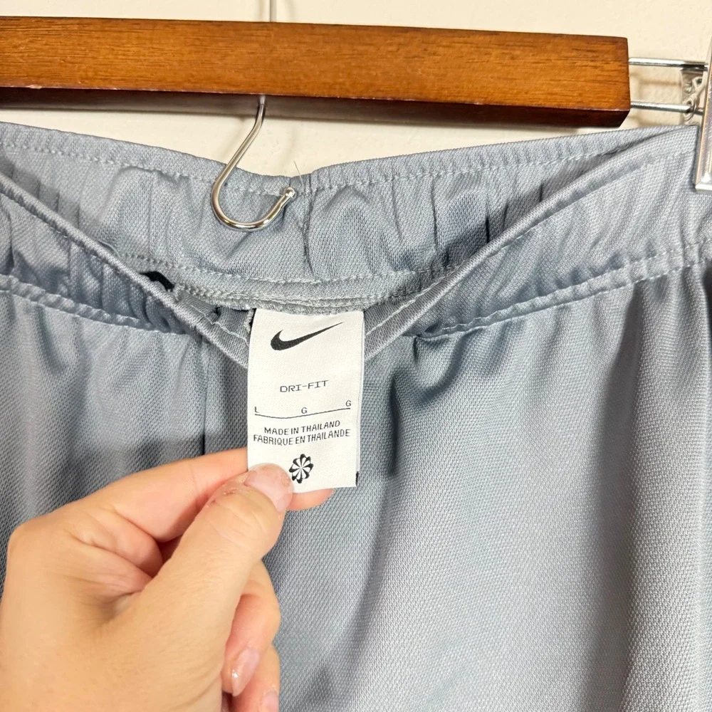 Nike Dri-FIT Colorblock Performance Training Shorts Size Large Grey Black
